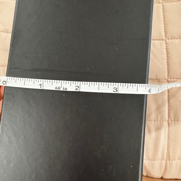 Gift Box with Ribbon - Picture 2 of 10